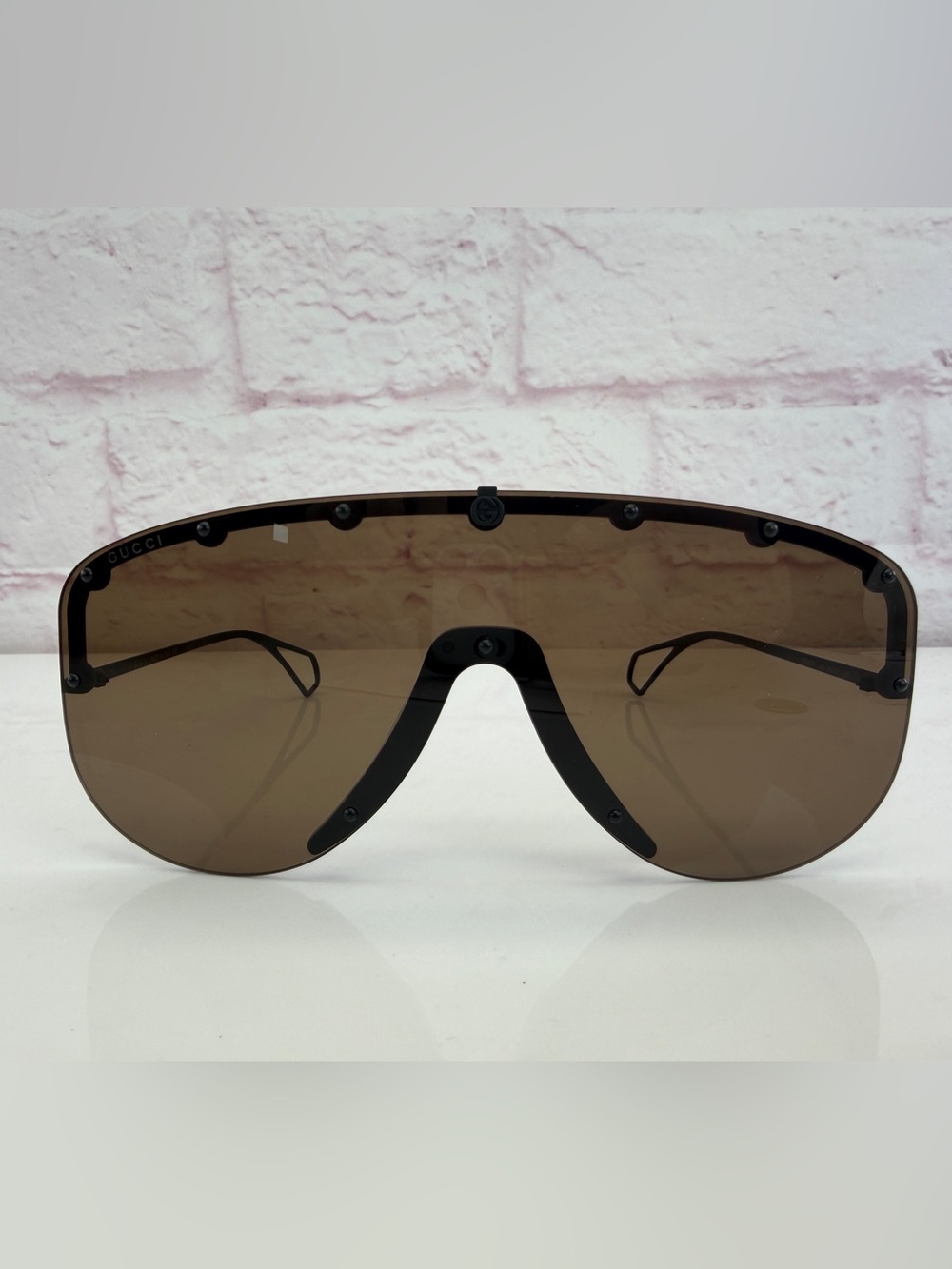 Authentic Interlocking G Logo Shield Sunglasses GG0667s